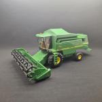 John Deere 2266